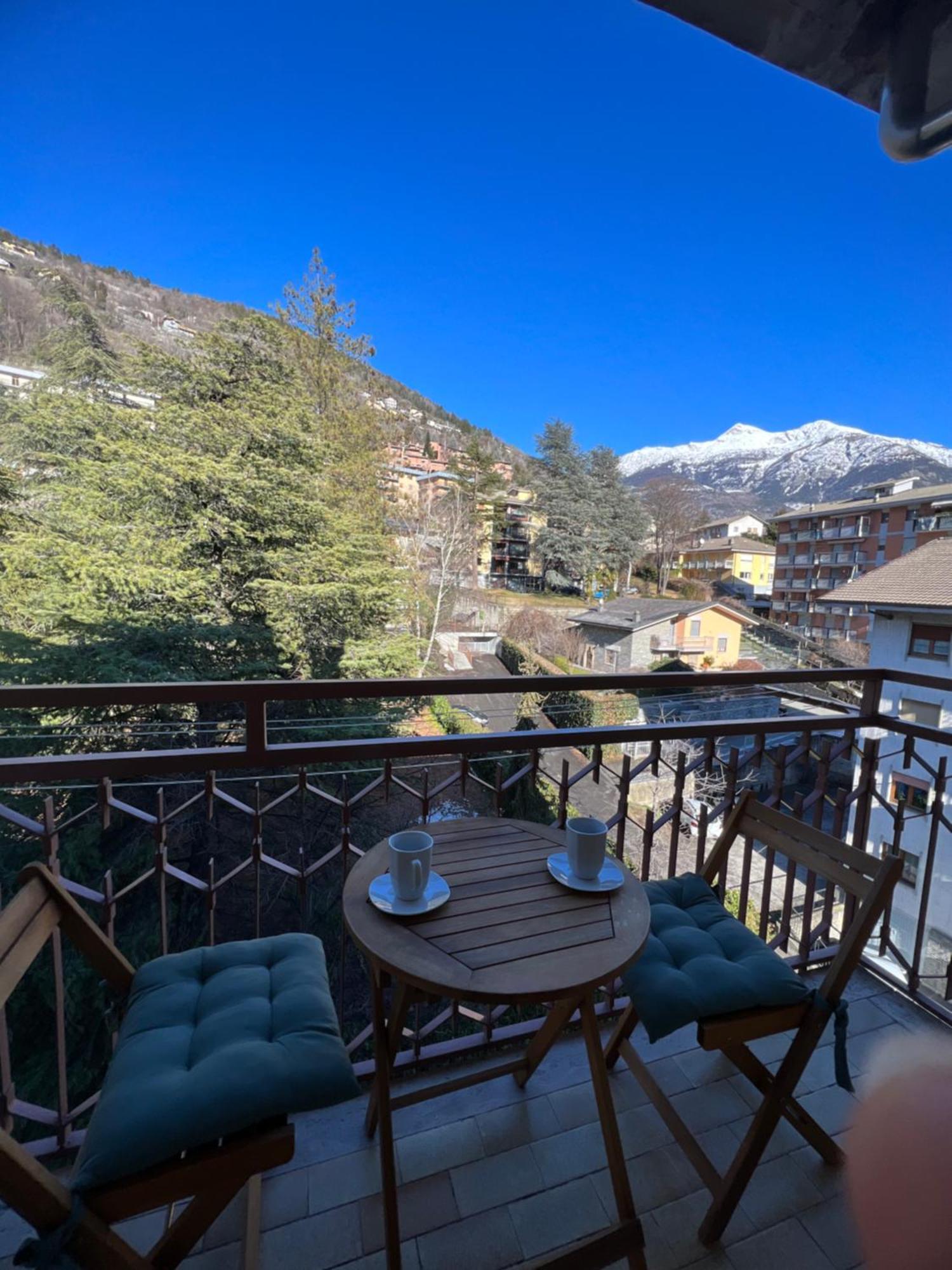 Blue Moon - Via Parigi Apartments Aosta Ngoại thất bức ảnh